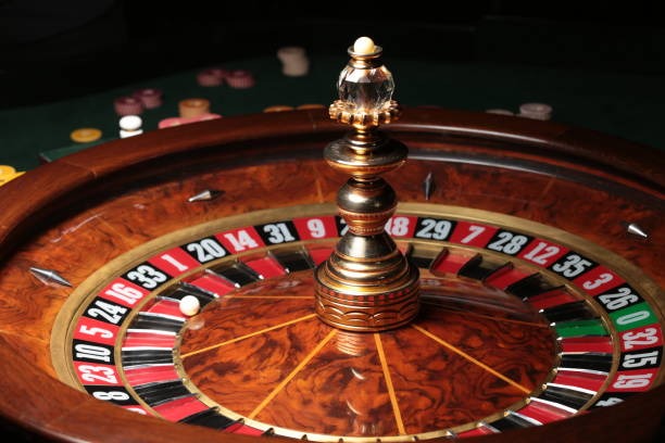 Dragon Hatch live dealer game interface with betting timer and outcome display